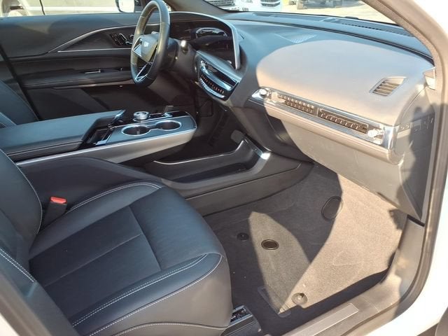 2025 Cadillac LYRIQ Luxury 1