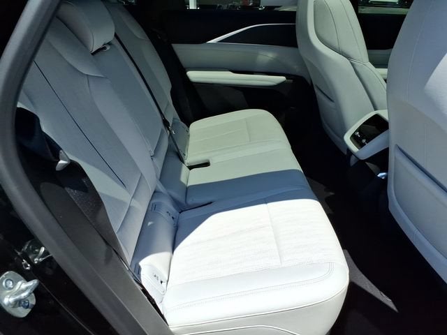 2025 Cadillac LYRIQ Luxury 1