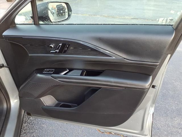 2024 Cadillac LYRIQ Luxury 1