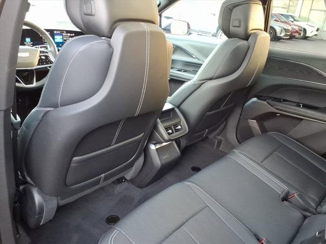 2024 Cadillac LYRIQ Luxury 1