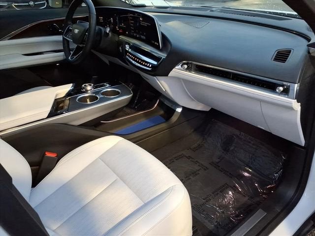 2024 Cadillac LYRIQ Luxury 1