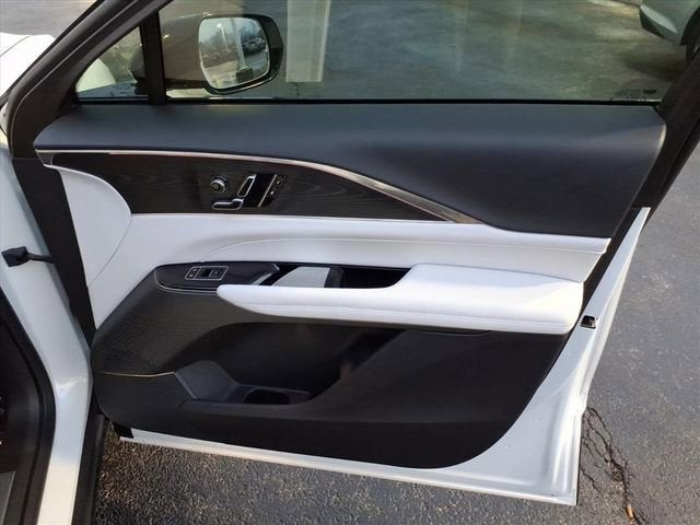 2024 Cadillac LYRIQ Luxury 1