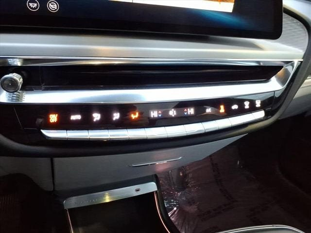 2024 Cadillac LYRIQ Luxury 1