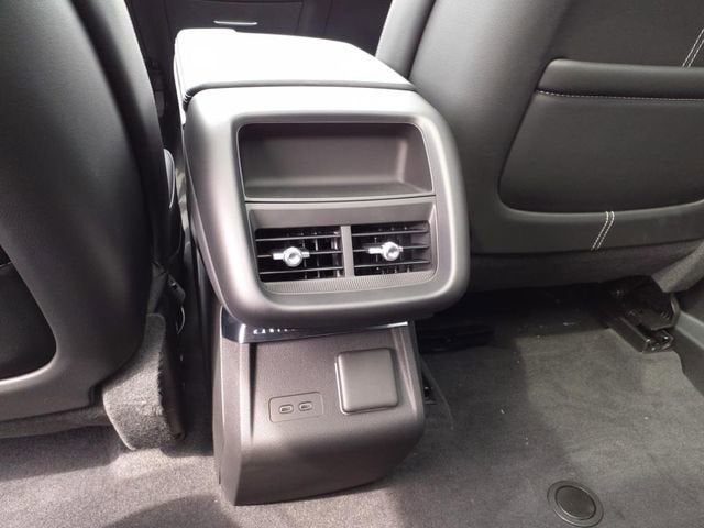 2025 Cadillac LYRIQ Luxury 2