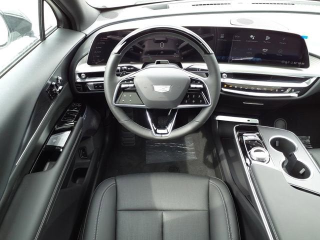 2025 Cadillac LYRIQ Luxury 2