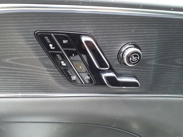 2025 Cadillac LYRIQ Luxury 2