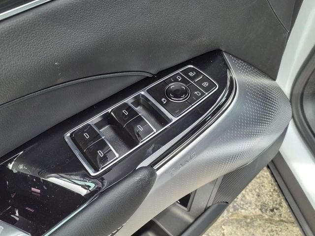 2025 Cadillac LYRIQ Luxury 2