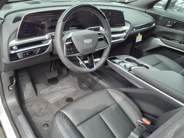 2025 Cadillac LYRIQ Luxury 2