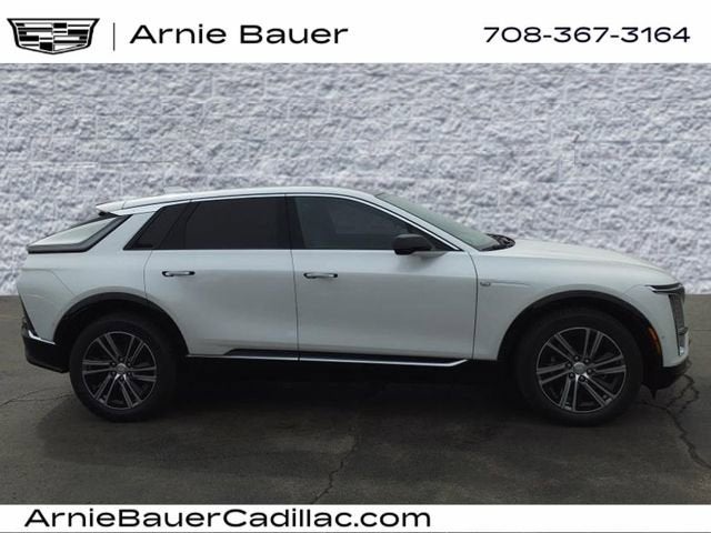 2025 Cadillac LYRIQ Luxury 2