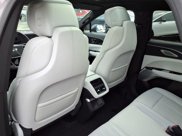 2025 Cadillac LYRIQ Luxury 2