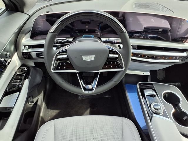 2025 Cadillac LYRIQ Luxury 2