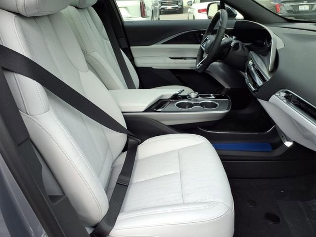 2025 Cadillac LYRIQ Luxury 2