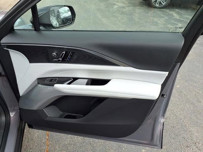 2025 Cadillac LYRIQ Luxury 2