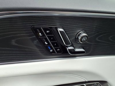 2025 Cadillac LYRIQ Luxury 2