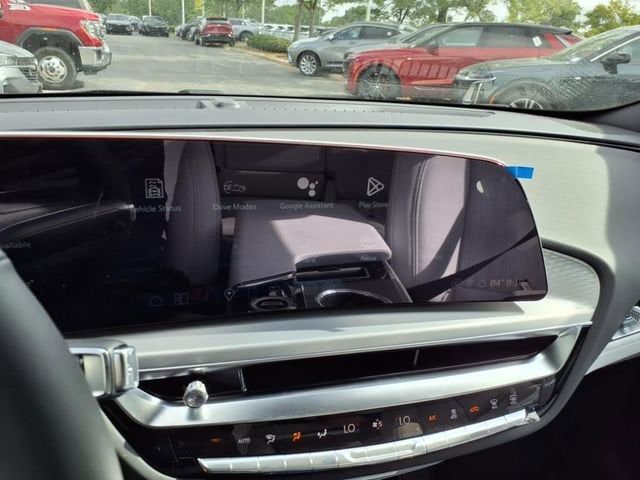 2025 Cadillac LYRIQ Luxury 2