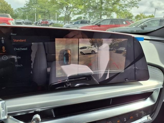 2025 Cadillac LYRIQ Luxury 2