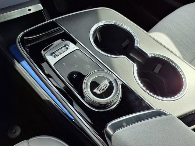 2025 Cadillac LYRIQ Luxury 2