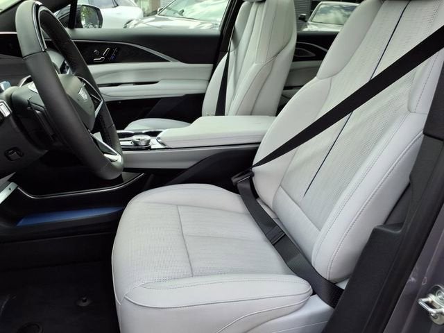 2025 Cadillac LYRIQ Luxury 2