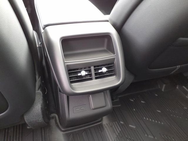 2025 Cadillac LYRIQ Luxury 2