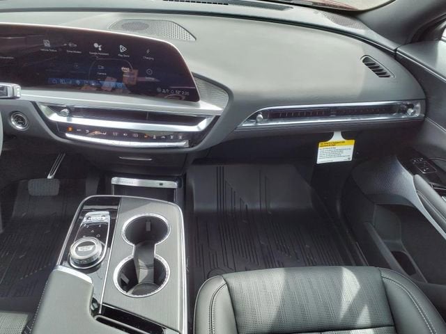 2025 Cadillac LYRIQ Luxury 2