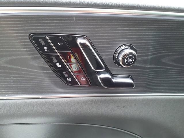 2025 Cadillac LYRIQ Luxury 2