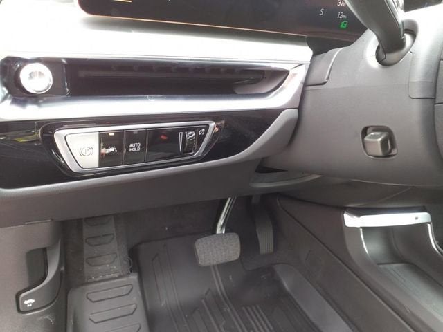 2025 Cadillac LYRIQ Luxury 2