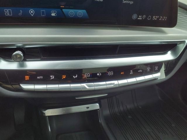 2025 Cadillac LYRIQ Luxury 2