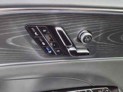 2025 Cadillac LYRIQ Luxury 2