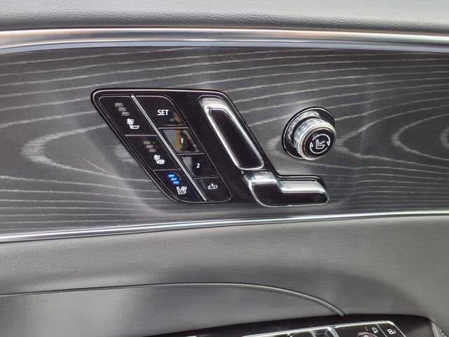 2025 Cadillac LYRIQ Luxury 2