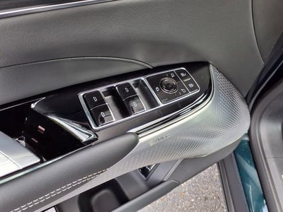 2025 Cadillac LYRIQ Luxury 2