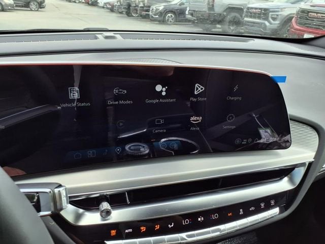 2025 Cadillac LYRIQ Luxury 2