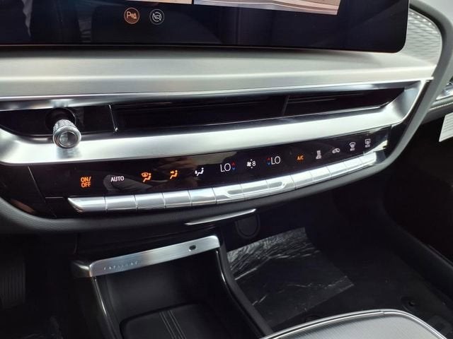 2025 Cadillac LYRIQ Luxury 2