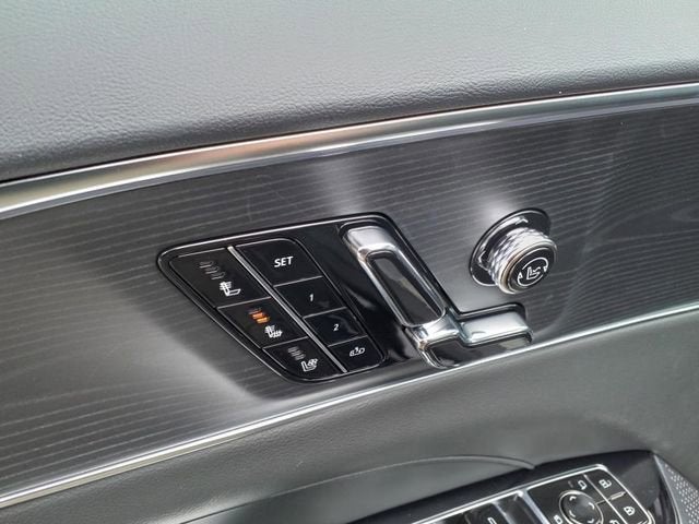 2025 Cadillac LYRIQ Luxury 2