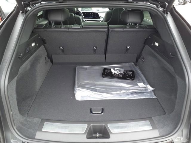 2025 Cadillac LYRIQ Luxury 2