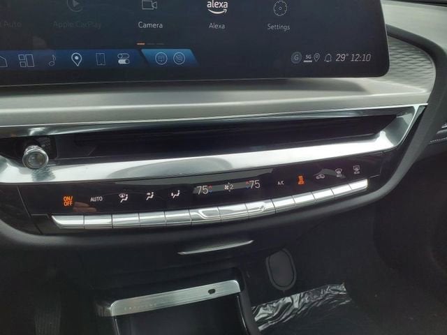 2025 Cadillac LYRIQ Luxury 2