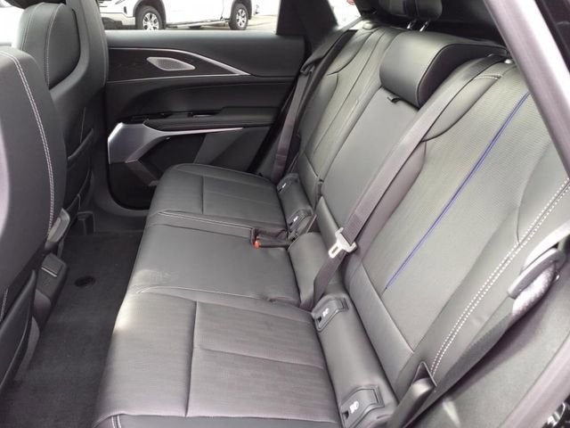 2025 Cadillac LYRIQ Luxury 2