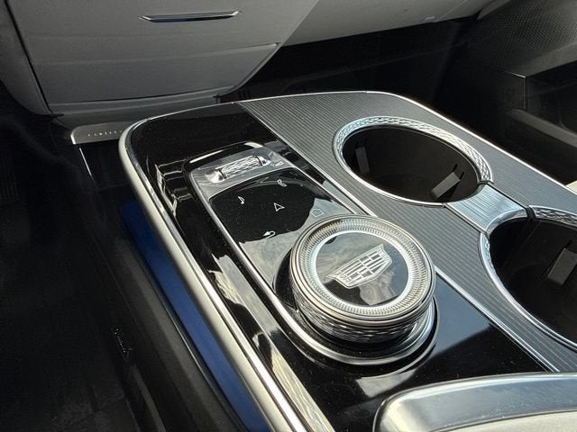 2024 Cadillac LYRIQ Luxury 2