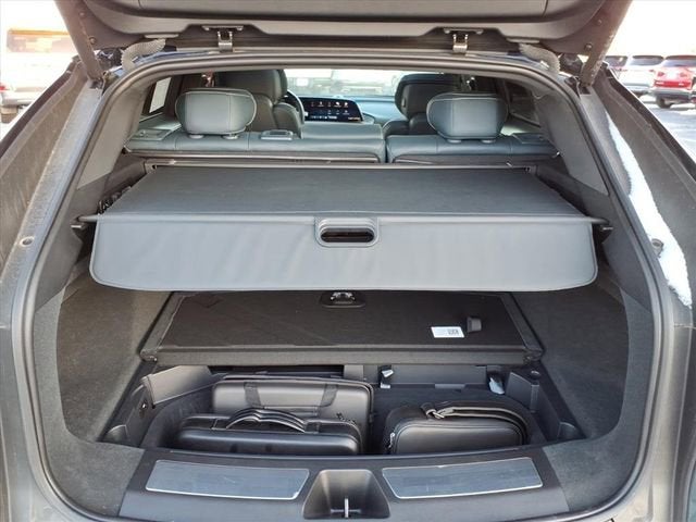 2024 Cadillac LYRIQ Luxury 3