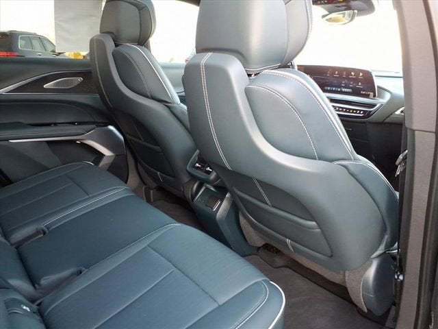 2024 Cadillac LYRIQ Luxury 3