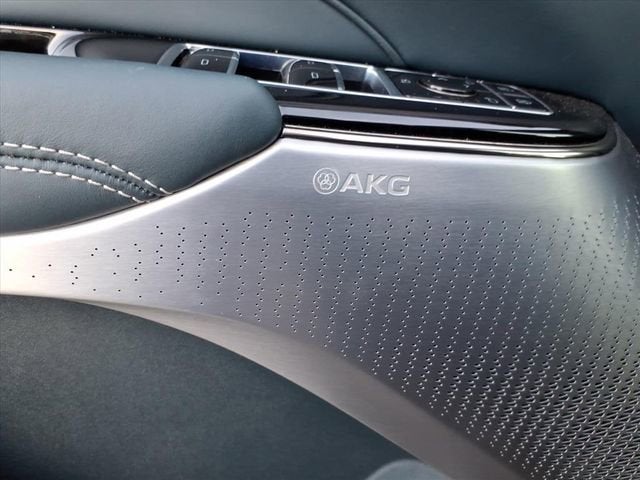 2024 Cadillac LYRIQ Luxury 3