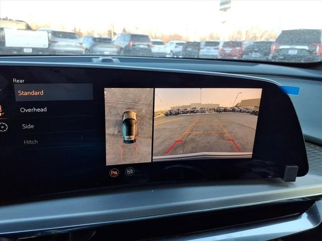 2024 Cadillac LYRIQ Luxury 3