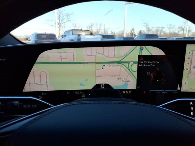 2024 Cadillac LYRIQ Luxury 3