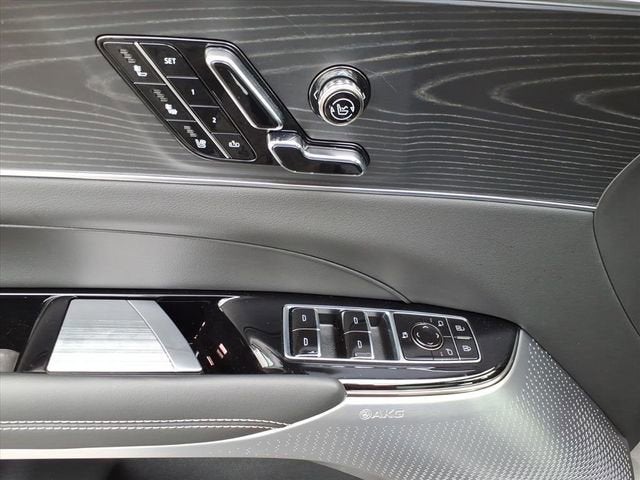 2025 Cadillac LYRIQ Luxury 3
