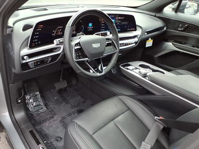 2025 Cadillac LYRIQ Luxury 3