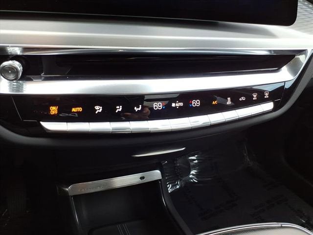 2025 Cadillac LYRIQ Luxury 3