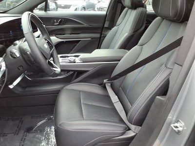2025 Cadillac LYRIQ Luxury 3