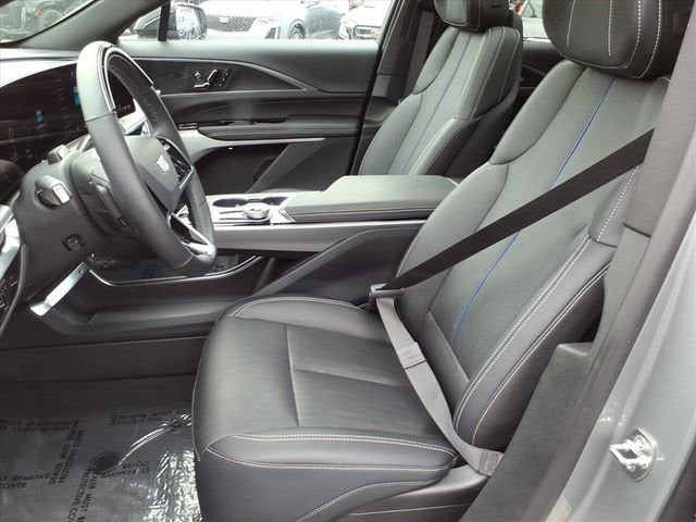 2025 Cadillac LYRIQ Luxury 3