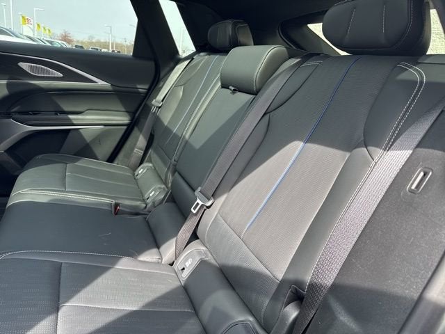 2025 Cadillac LYRIQ Luxury 3