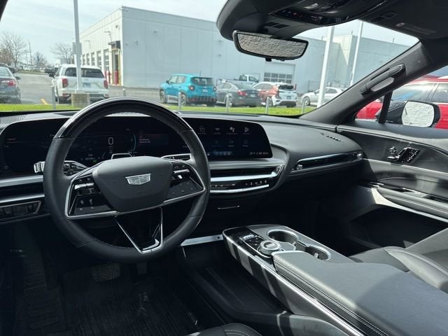 2025 Cadillac LYRIQ Luxury 3
