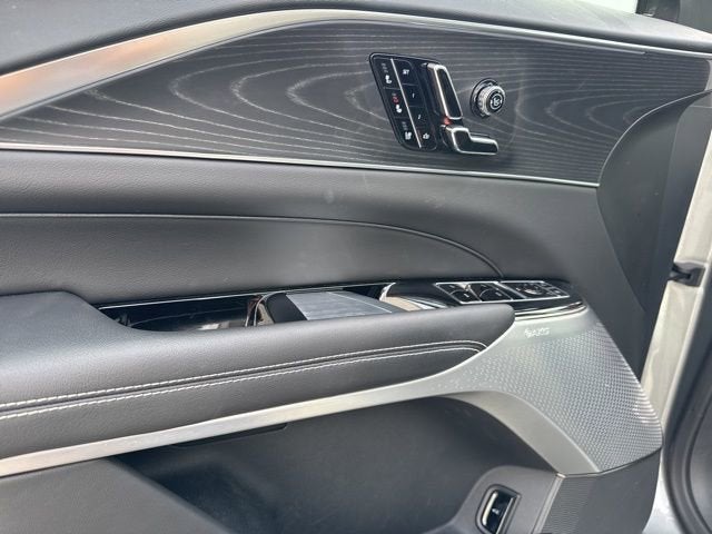 2025 Cadillac LYRIQ Luxury 3